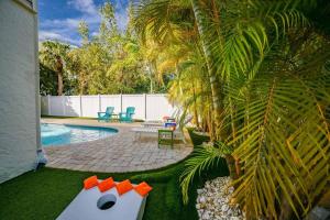 On Point - 811 Jacaranda Rd