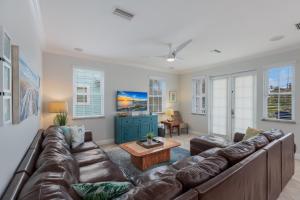 Absolute Paradise - 2114 Avenue A