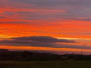 Idyllic Whitby Cottage, with sea views, sleeps 6 - Stainsacre