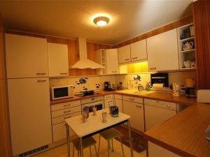 Appart. central 67 pers. à Bagnères-de-Luchon avec parking et animaux admis - FR-1-313-171