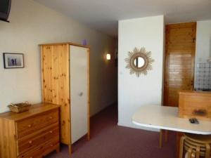 Studio 4 pers avec balcon sur les pistes, parking gratuit, casier à skis et kitchenette aménagée - FR-1-602-32