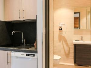 Apt cosy 4 pers, 2 ch, rénové, départ ski aux pieds - FR-1-545-12