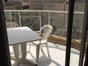 Appartement calme au cœur de Cavalaire, climatisé avec terrasse, parking et toutes commodités - FR-1-100-233