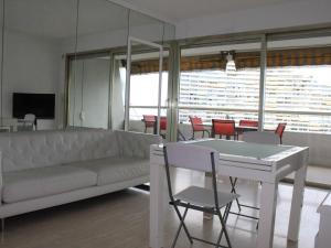 Villeneuve-Loubet : Appartement avec Terrasse, Climatisation et Garage - FR-1-252A-34