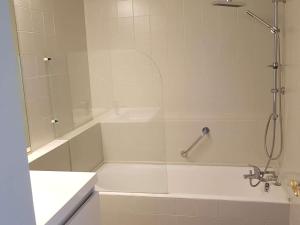 Villeneuve-Loubet : Appartement avec Terrasse, Climatisation et Garage - FR-1-252A-34