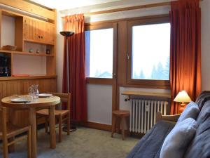 Apartment (2 Adults) room in Appartement Méribel 1 pièce 2 personnes - FR-1-180-542