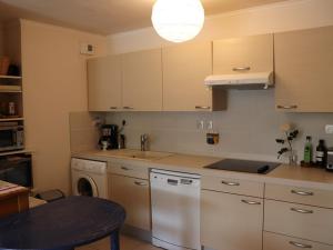 Appartement climatisé avec 2 chambres, terrasse et garage à Cavalaire-sur-Mer - FR-1-100-218