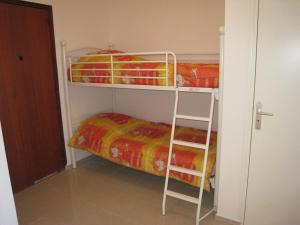 Charmant T2 cabine 40m², centre-ville, balcon, clim, ascenseur, à Cavalaire-sur-Mer - FR-1-100-224