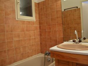 Studio cabine avec piscine, tennis et parking à 400m de la plage - 4 couchages, Saint-Aygulf - FR-1-226A-89