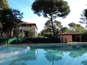 Appartement 2 pièces avec terrasse, piscine, parking privé et proche plage à Saint-Aygulf - FR-1-226A-87