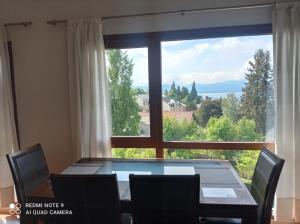 Hermoso departamento con vista al lago y cochera