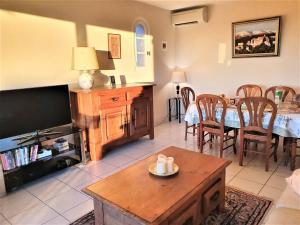 Maisons de vacances Maison Roquebrune-sur-Argens, 5 pieces, 8 personnes - FR-1-226-429 : photos des chambres