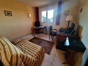 Maisons de vacances Maison Roquebrune-sur-Argens, 5 pieces, 8 personnes - FR-1-226-429 : photos des chambres