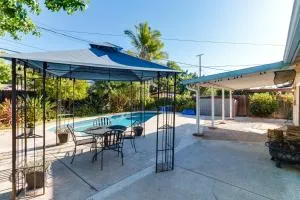 4 Bedroom West Hills Charmer with Pool and Jacuzzi - Lakeside Park