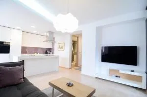 Luna Deluxe Apartment & Free Parking - Koševo