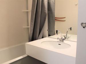 Studio 2 Personnes avec Parking Proche Pistes - FR-1-330B-153