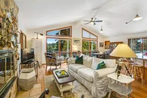 House on HoneyBee Hill - Grapeview