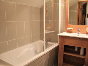 Appartements Duplex 3 pieces avec piscine, 6 couchages, a 50m des pistes - Quartier Fontbonne, Vars - FR-1-330B-117 : photos des chambres