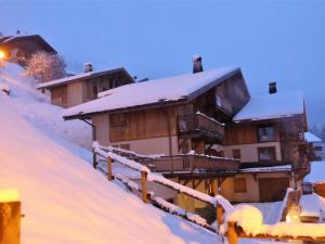 Appartement cosy 2 chambres à Arêches, cuisine équipée et terrasse - FR-1-342-203