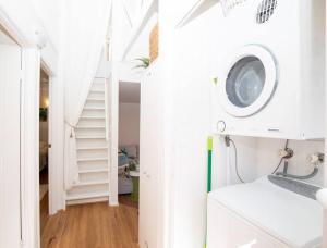 Straddie Breeze + beachside + pool + wifi