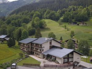 Charmant appart 30m², 2 étoiles, 4 pers, pied des pistes, balcon sud, parking, Arêches à 3km - FR-1-342-200