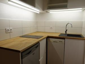 Charmant appart rénové 4 pers, balcon sud, plein centre, proche ski et piscine! - FR-1-342-187