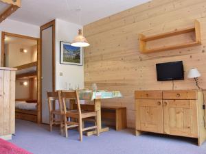 Studio cosy avec balcon, à 150m des pistes et commerces, Méribel - FR-1-180-385