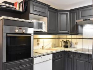 Appartement cosy 2 chambres, proche commodités et pistes, balcon sud, parking, piscine été - FR-1-180-382