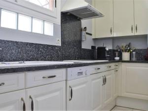 Appartement T2 avec Terrasse Sud, Climatisé, à Proximité Plage - Le Lavandou - FR-1-251-295