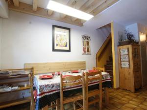 Appartements Triplex 6 Pers avec Balcon, Secteur Calme a Saint-Chaffrey, Proche Navette Skieur - FR-1-330E-106 : Appartement (6 Adultes)