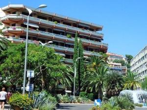 Appartements Le Lavandou : T2 avec 4 couchages, terrasse, parking en option, animaux admis - FR-1-251-212 : photos des chambres