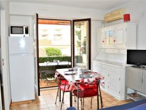 Appartements Appartement Cavalaire-sur-Mer, 2 pieces, 4 personnes - FR-1-226B-122 : photos des chambres