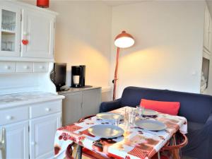 Appartements Appartement Cavalaire-sur-Mer, 2 pieces, 4 personnes - FR-1-226B-122 : photos des chambres