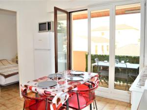 Appartements Appartement Cavalaire-sur-Mer, 2 pieces, 4 personnes - FR-1-226B-122 : photos des chambres