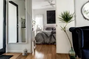 The White Cottage Byron Bay - سوفولك بارك