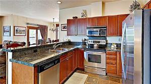 3 Bedroom Mountain View Condo Located In Historic Downtown Breckenridge With Hot Tub Access