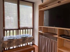 Appartements Appartement Saint-Chaffrey , 1 piece, 2 personnes - FR-1-330E-63 : photos des chambres