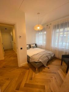 Modern 2-bedroom apartment with terrace & free parking