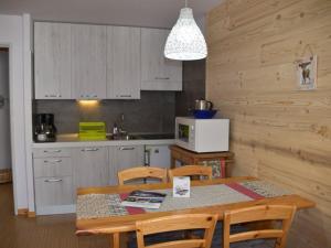 Appartements Studio cosy pour 4 pers avec balcon, parking et animaux acceptes a Montgenevre - FR-1-266-72 : photos des chambres