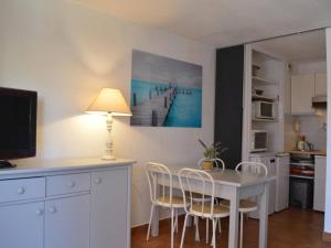 Sainte-Maxime : Studio cabine avec piscine, parking, climatisation et terrasse - FR-1-226-294