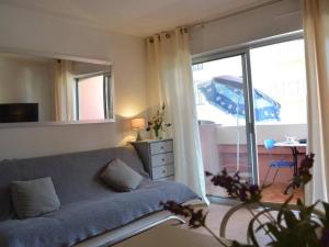 Sainte-Maxime : Studio cabine avec piscine, parking, climatisation et terrasse - FR-1-226-294