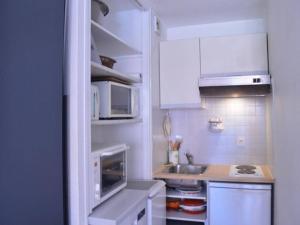 Sainte-Maxime : Studio cabine avec piscine, parking, climatisation et terrasse - FR-1-226-294