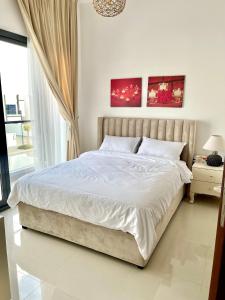 Al Dana Palma Villa - Luxury 4-bedroom villa with Heated Pool & Mountain Sea View