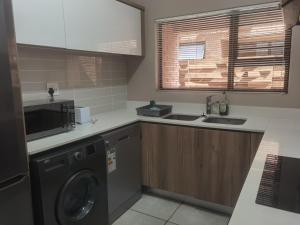 Three Bedroom Apartment At The Blyde