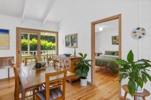 Green Gully House - BYO Linen