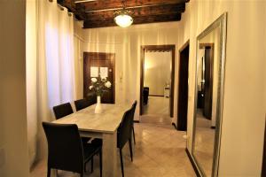 CENTRAL AND SPACIOUS APARTMENT