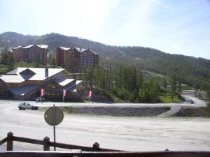 Appartements Studio Cabine A Risoul 1850 - 4 Couchages, Ski, Animaux Acceptes, Proche Commerces et Navette - FR-1-330-182 : Appartement (4 Adultes)