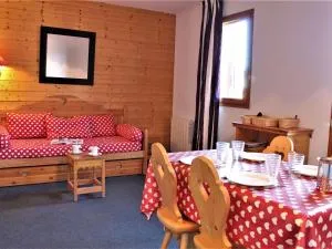 Studio 3 couchages près des pistes, balcon, piscine, sauna, WiFi inclus, casier à ski - Risoul 1850 - FR-1-330-238 - 里苏尔