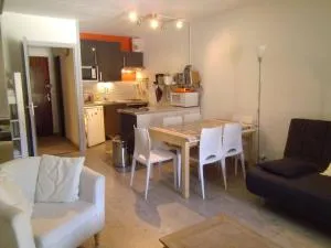 Studio rénové 4 pers. au pied des pistes avec balcon et casier à ski - FR-1-330-237 - Siguret