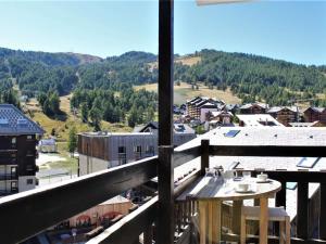 Appartement rénové 2 étoiles, pied de pistes, balcon sud, casier à ski - FR-1-330-218